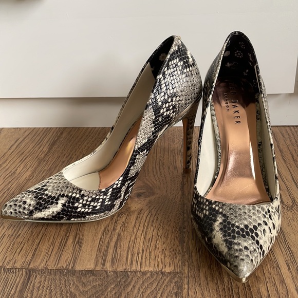 Ted Baker - snake skin pointed-toe heels - Picture 3 of 11